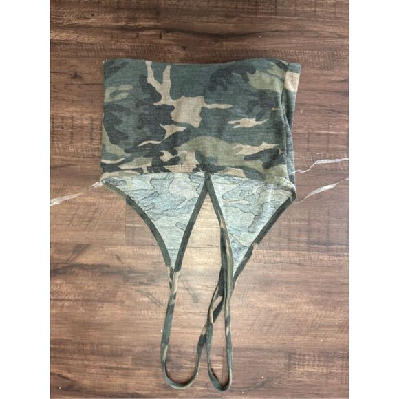 True Religion Camo Halter Crop Top, Sz Medium - Picture 6 of 10